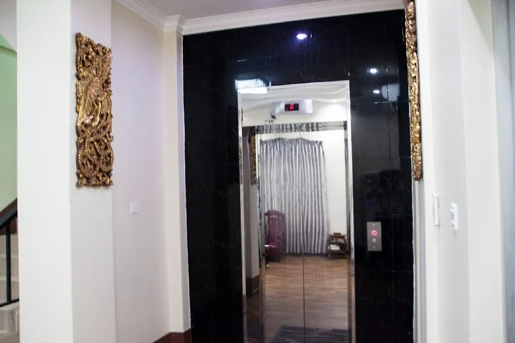 Fame Hotel Rangun 2*,